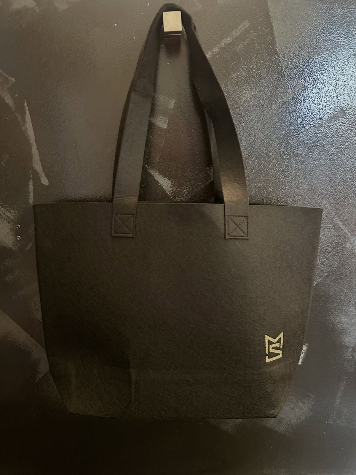 Tote in feltro nero con il monogramma Marra Street in oro